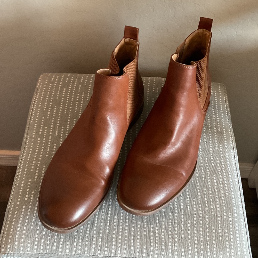 Robert Wayne Tan Chukka Boots